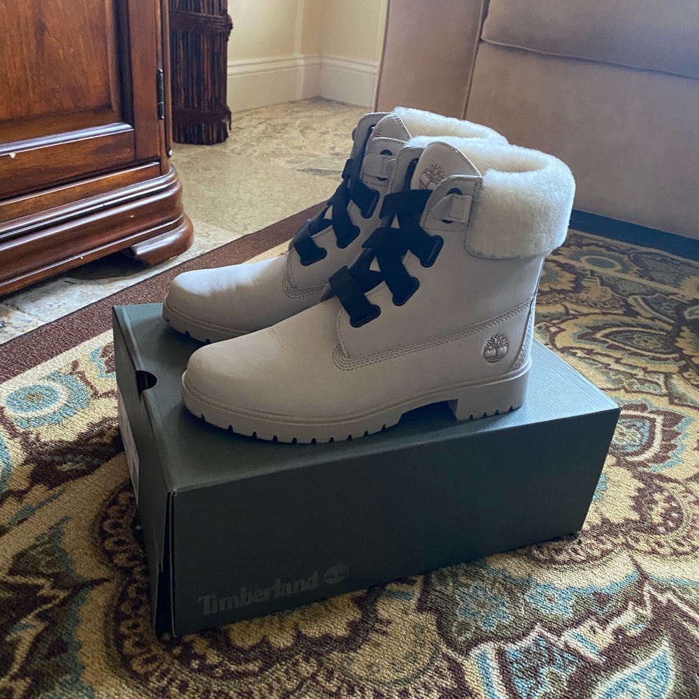 Women’s Size 8 Timberland Boots